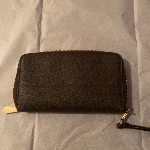 Michael Kors wallet/wristlet - Picture 7 of 8
